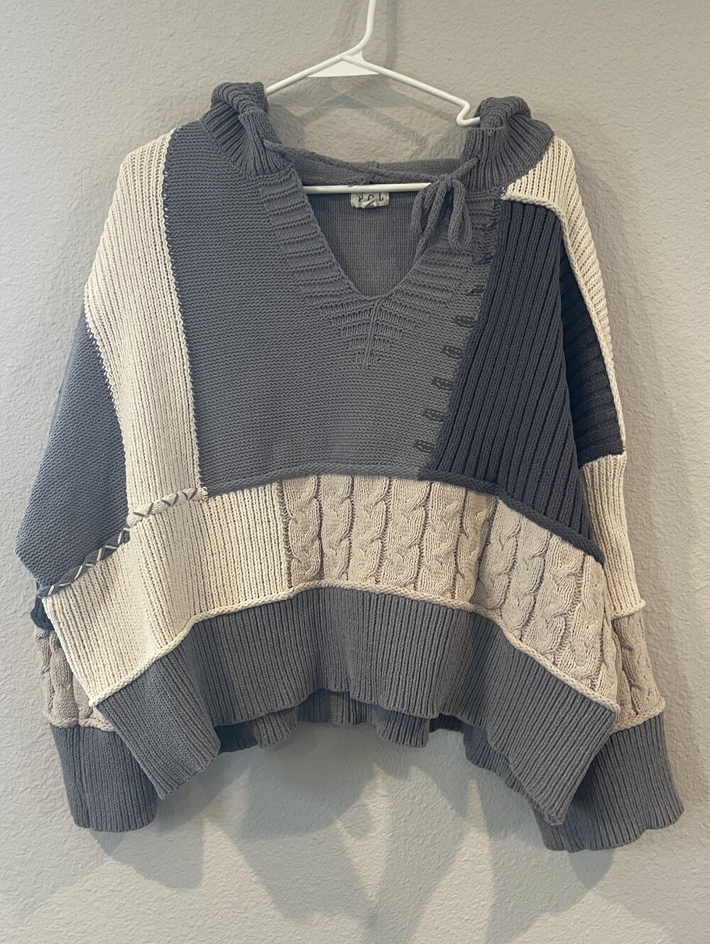 POL Womens Blue Grey Cream Color Block Textured V Neck Pullover Sweater Hoodie S